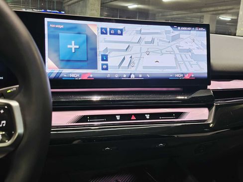 Used 2024 BMW i5 eDrive40i w/ M Sport Package image 16