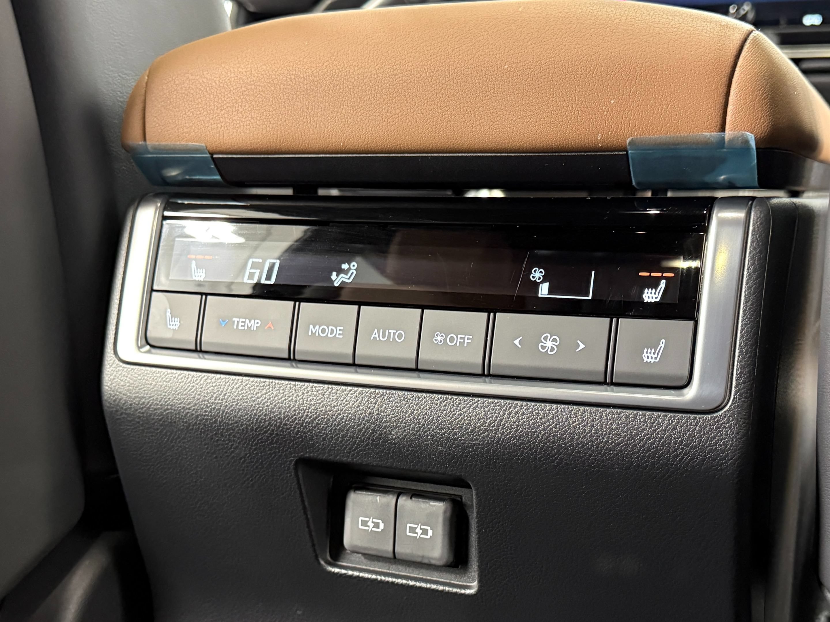 Used 2025 Lexus GX 550 w/ Accessory Package (Z1) AWD/4WD image 37