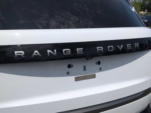 Used 2024 Land Rover Range Rover Long Wheelbase SE AWD/4WD image 13