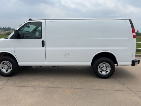 Used 2024 Chevrolet Express 2500 w/ Driver Convenience Package RWD image 6