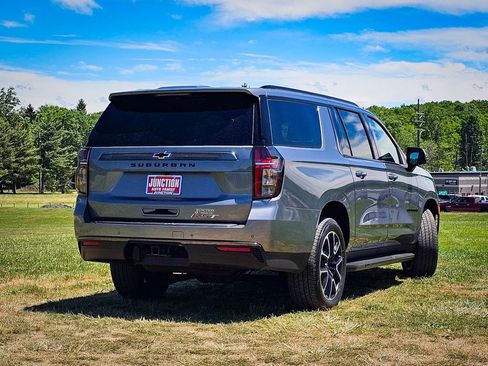 Used 2022 Chevrolet Suburban RST w/ Luxury Package AWD/4WD image 3