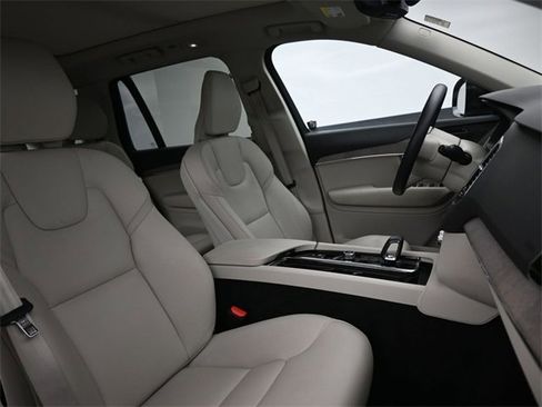 Used 2023 Volvo XC90 T8 Plus image 36
