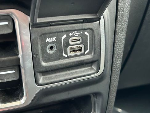 Used 2025 Jeep Wrangler Unlimited Sahara AWD/4WD image 28