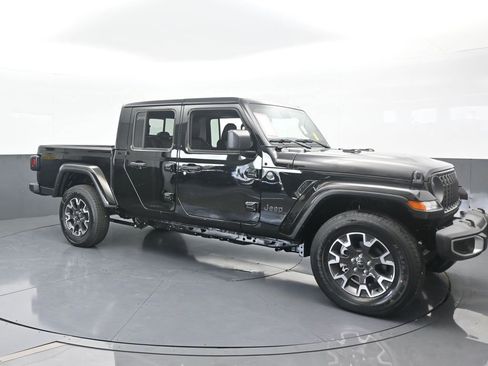 Used 2024 Jeep Gladiator Sport w/ Premium Package image 8