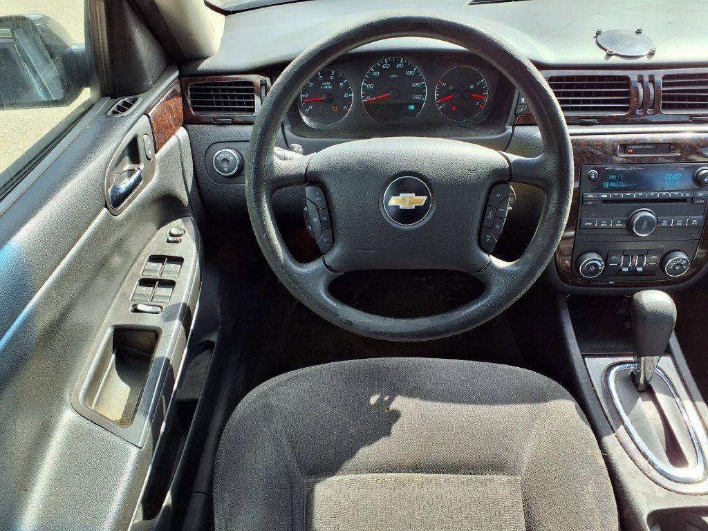 Used 2016 Chevrolet Impala LT w/ LT Sunroof Package FWD image 9