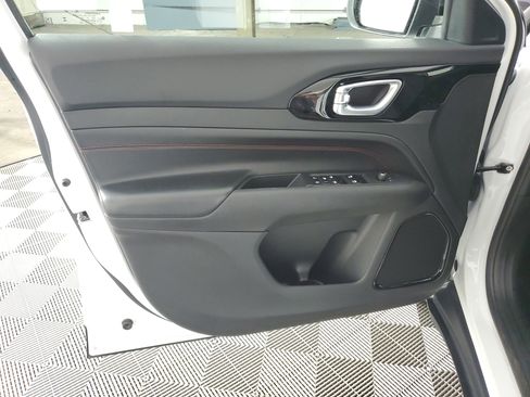 Used 2025 Jeep Compass Trailhawk AWD/4WD image 27