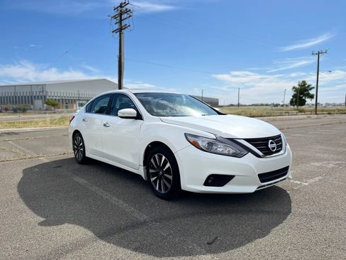 Used 2016 Nissan Altima 2.5 SV w/ Convenience Package FWD image 3