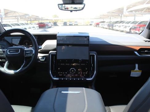 Used 2025 GMC Yukon Denali w/ Denali Reserve Package image 24