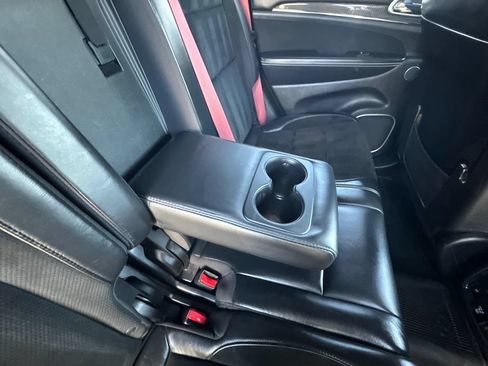 Used 2017 Jeep Grand Cherokee SRT AWD/4WD image 30