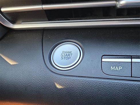 Used 2023 Hyundai Elantra Limited image 29