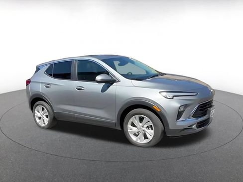 Used 2025 Buick Encore GX Preferred AWD/4WD image 2