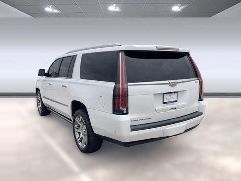 Used 2019 Cadillac Escalade ESV Premium Luxury image 3