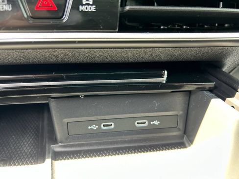Used 2024 Volkswagen Atlas SEL AWD/4WD image 18