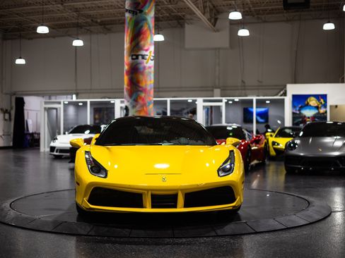 Used 2018 Ferrari 488 GTB RWD image 13