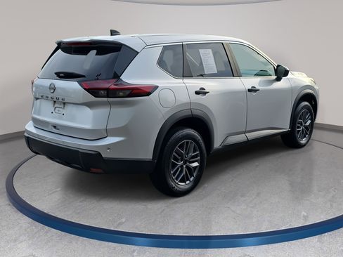 Used 2024 Nissan Rogue S image 5