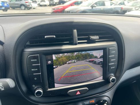 Used 2025 Kia Soul LX w/ LX Technology Package image 20