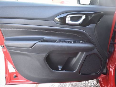 Used 2023 Jeep Compass Limited image 14