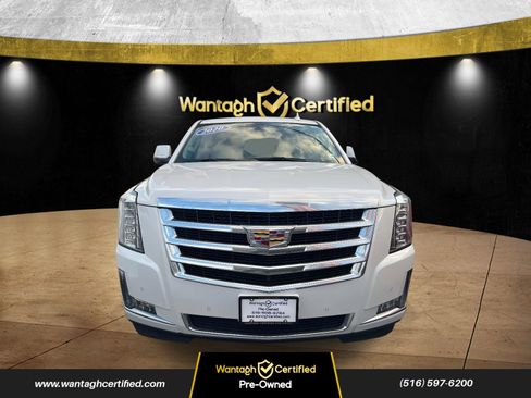 Used 2020 Cadillac Escalade Luxury image 2