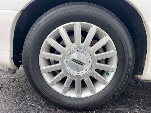 Used 2003 Lincoln Town Car Signature RWD image 35