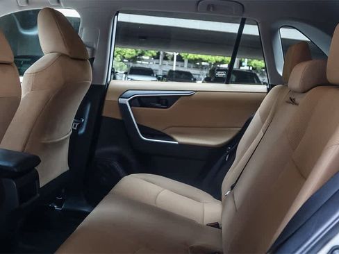 Used 2021 Toyota RAV4 LE w/ Carpet Mat Package (TMS) image 18