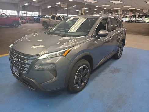 Used 2025 Nissan Rogue SV AWD/4WD image 16