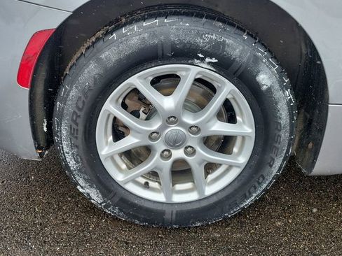 Used 2017 Chrysler Pacifica Touring image 6