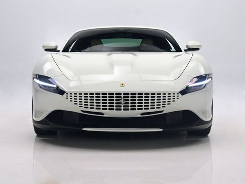 Used 2024 Ferrari Roma image 2