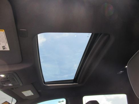 Used 2024 GMC Sierra 1500 Denali AWD/4WD image 19