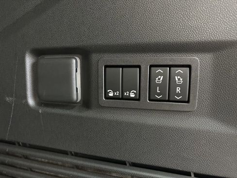 Used 2024 Chevrolet Tahoe High Country AWD/4WD image 9