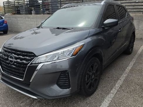 Used 2022 Nissan Kicks SV FWD image 1