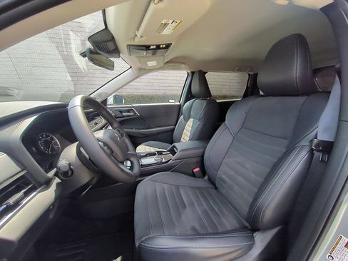 Used 2025 Mitsubishi Outlander SE AWD/4WD image 25