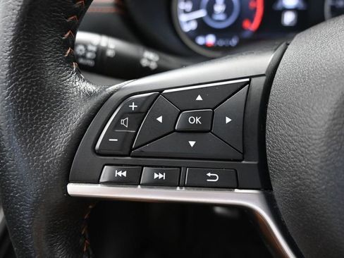 Used 2020 Nissan Versa SR FWD image 28