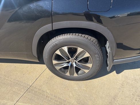 Used 2020 Toyota Highlander XLE image 50