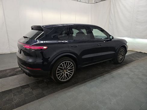 Used 2023 Porsche Cayenne Platinum Edition image 2