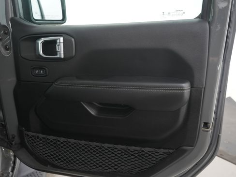Used 2021 Jeep Wrangler Unlimited Sahara w/ Uconnect 4C Nav & Sound Group AWD/4WD image 11