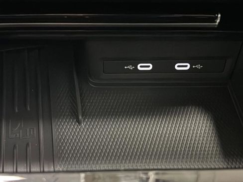 Used 2025 Volkswagen Atlas Peak Edition SE image 32