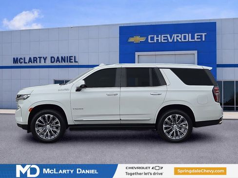 Used 2023 Chevrolet Tahoe High Country AWD/4WD image 3