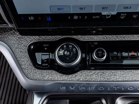 Used 2025 Ford Expedition Tremor image 28