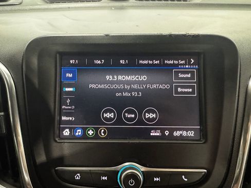 Used 2020 Chevrolet Equinox LT w/ Driver Convenience Package image 3