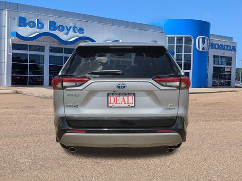 Used 2024 Toyota RAV4 SE AWD/4WD image 5