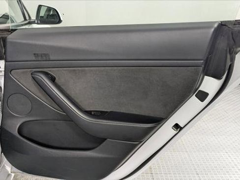 Used 2023 Tesla Model 3 Standard Range image 19