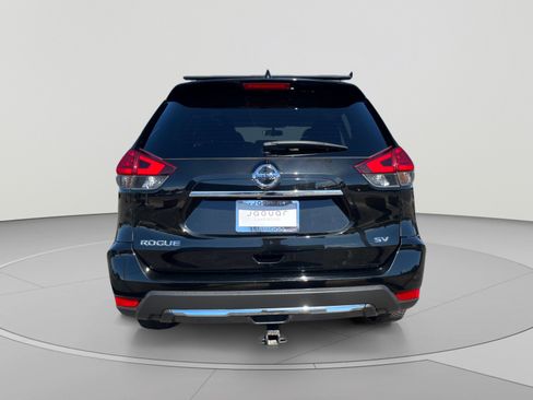 Used 2017 Nissan Rogue SV FWD image 4