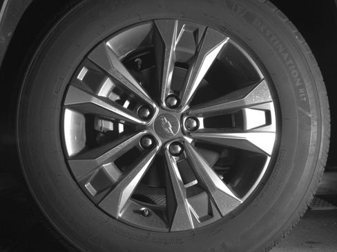 Used 2025 Chevrolet Equinox LT FWD image 12