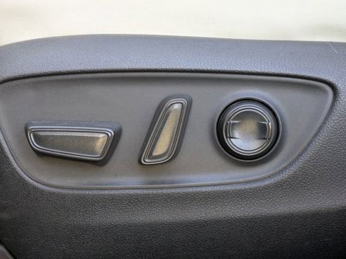 Used 2021 Toyota RAV4 XLE Premium image 21