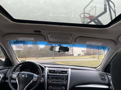 Used 2014 Nissan Altima 2.5 S w/ Sport Value Package image 9