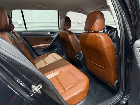 Used 2017 Volkswagen Golf Alltrack S image 24