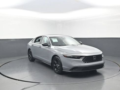 Used 2025 Honda Accord SE image 3