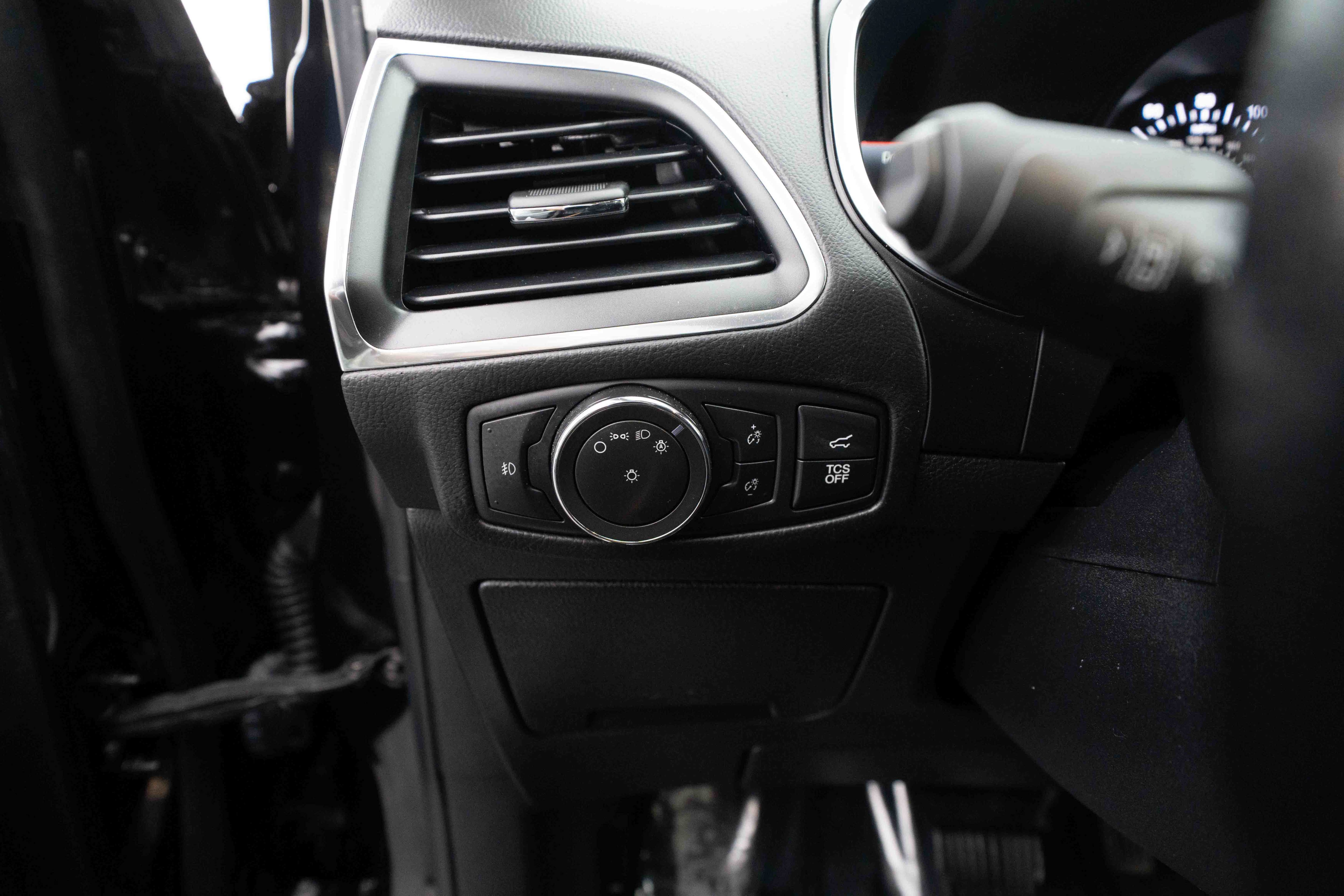 Used 2021 Ford Edge Titanium FWD image 11