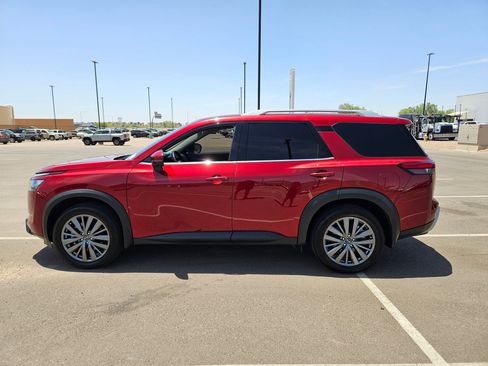 Used 2025 Nissan Pathfinder SL w/ SL Premium Package FWD image 2