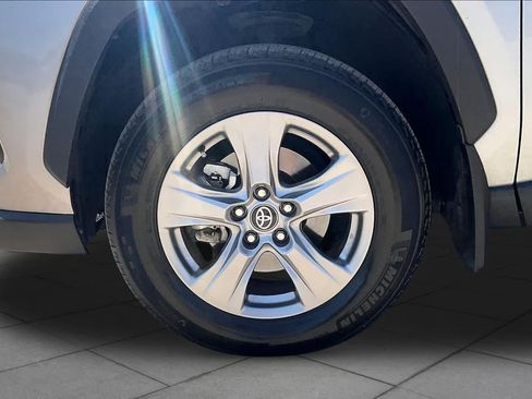 Used 2024 Toyota RAV4 XLE w/ Convenience Package FWD image 11